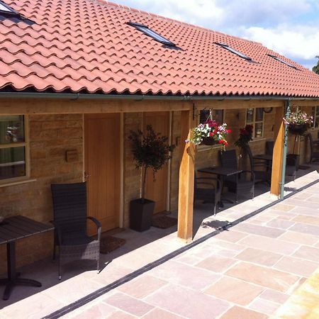 לינה וארוחת בוקר Burton Coggles The Cholmeley Arms מראה חיצוני תמונה
