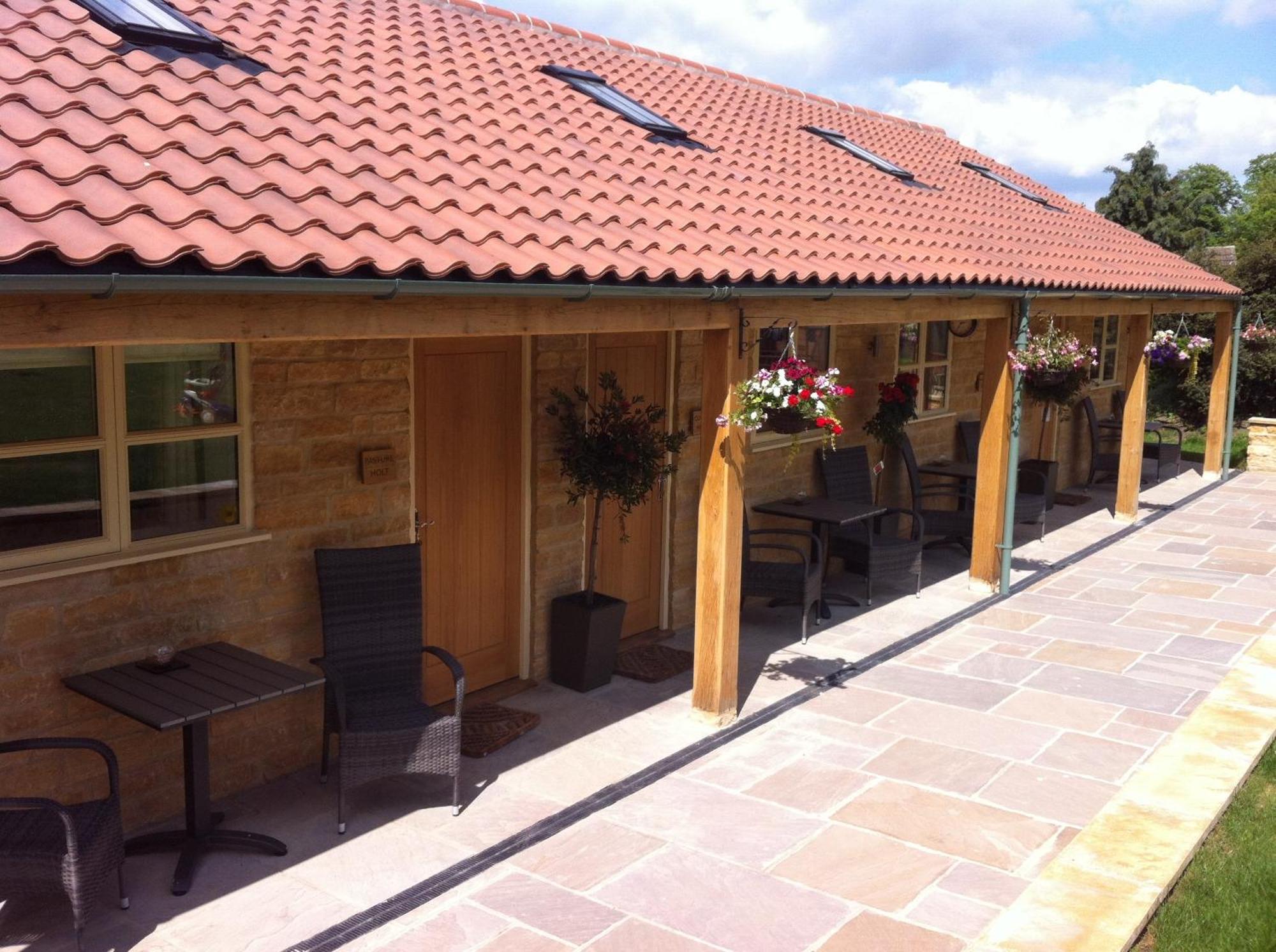 לינה וארוחת בוקר Burton Coggles The Cholmeley Arms מראה חיצוני תמונה